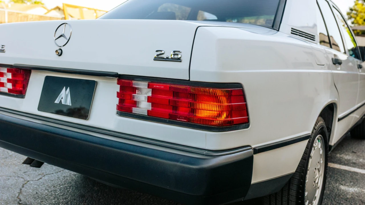 1988 Mercedes-Benz 190E - Image 23 of 31