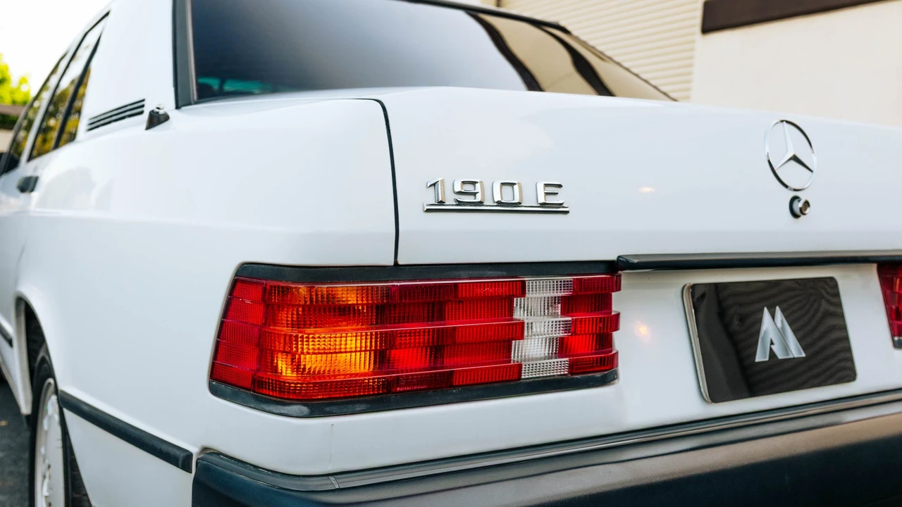 1988 Mercedes-Benz 190E - Image 22 of 31