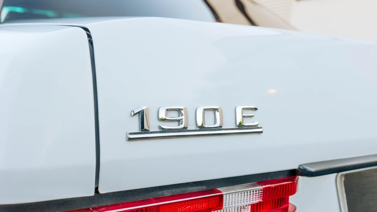 1988 Mercedes-Benz 190E - Image 29 of 31