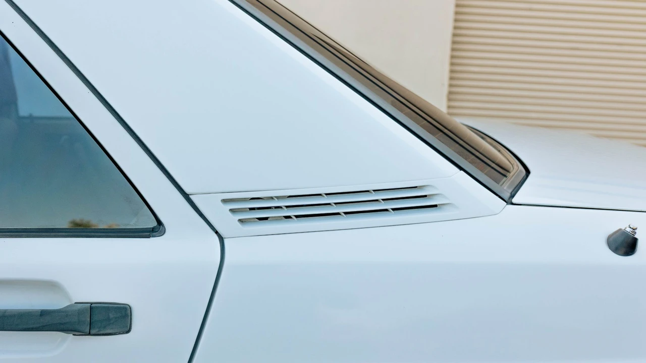 1988 Mercedes-Benz 190E - Image 17 of 31
