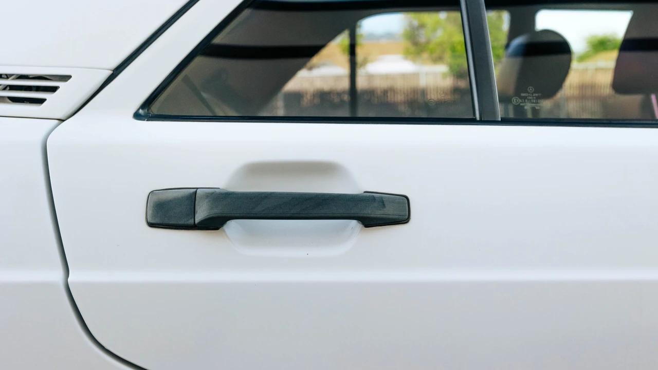 1988 Mercedes-Benz 190E - Image 27 of 31