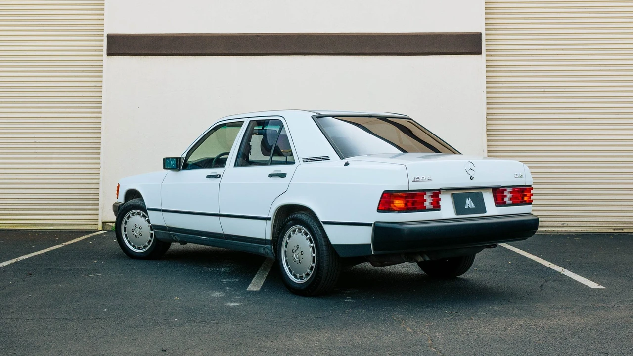 1988 Mercedes-Benz 190E - Image 10 of 31