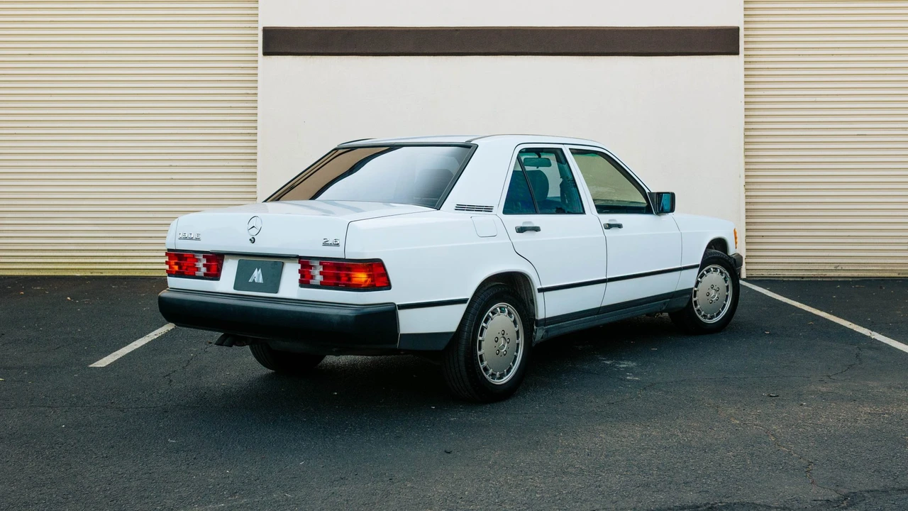 1988 Mercedes-Benz 190E - Image 9 of 31