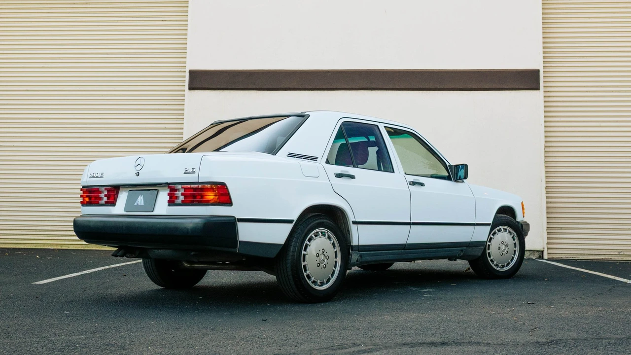 1988 Mercedes-Benz 190E - Image 8 of 31