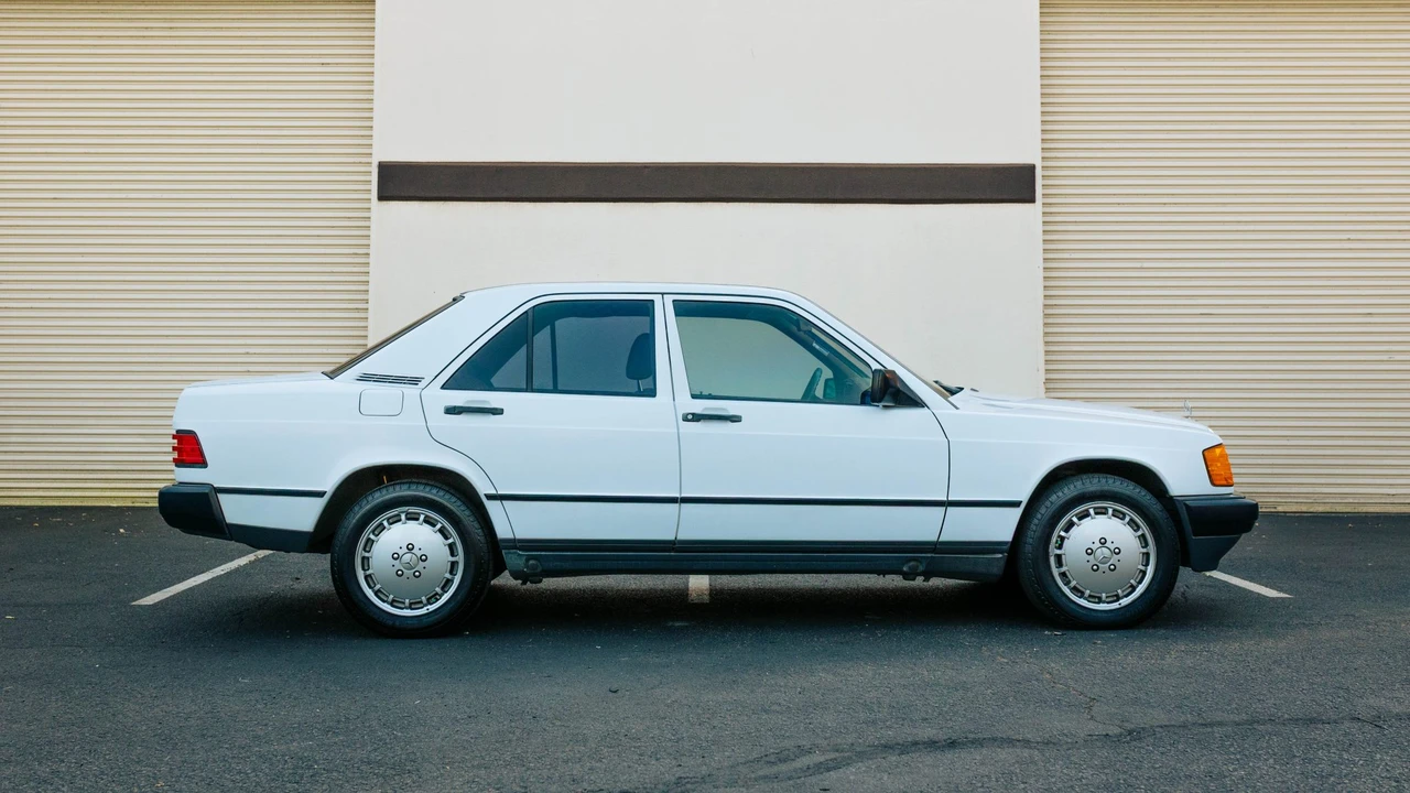 1988 Mercedes-Benz 190E - Image 7 of 31