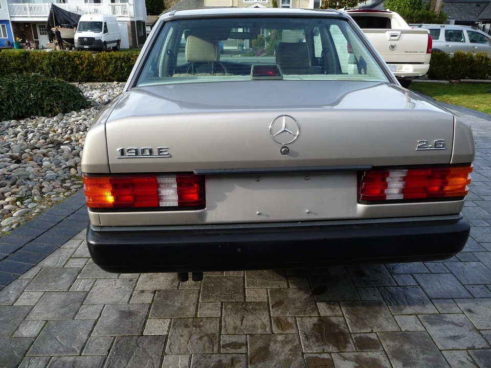 1988 Mercedes-Benz 190E - Image 13 of 31
