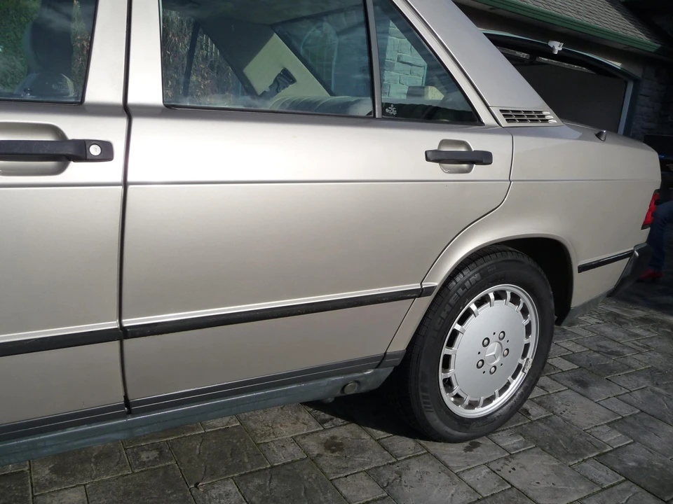 1988 Mercedes-Benz 190E - Image 24 of 31