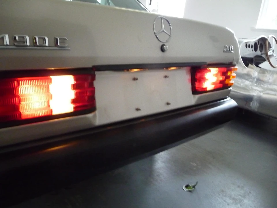 1988 Mercedes-Benz 190E - Image 30 of 31