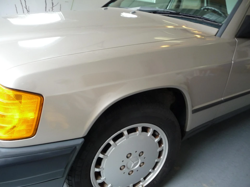 1988 Mercedes-Benz 190E - Image 18 of 31