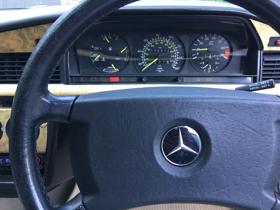 1988 Mercedes-Benz 190E - Image 29 of 31