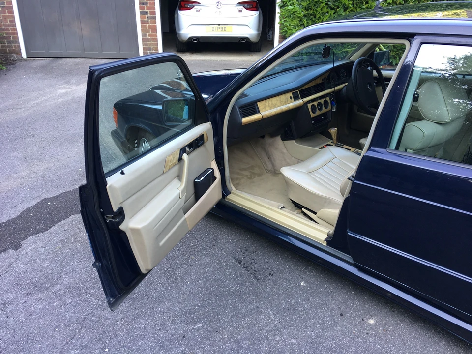 1988 Mercedes-Benz 190E - Image 13 of 31