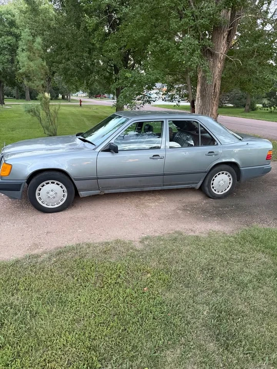 1988 Mercedes-Benz W124 E-Class - Image 7 of 15