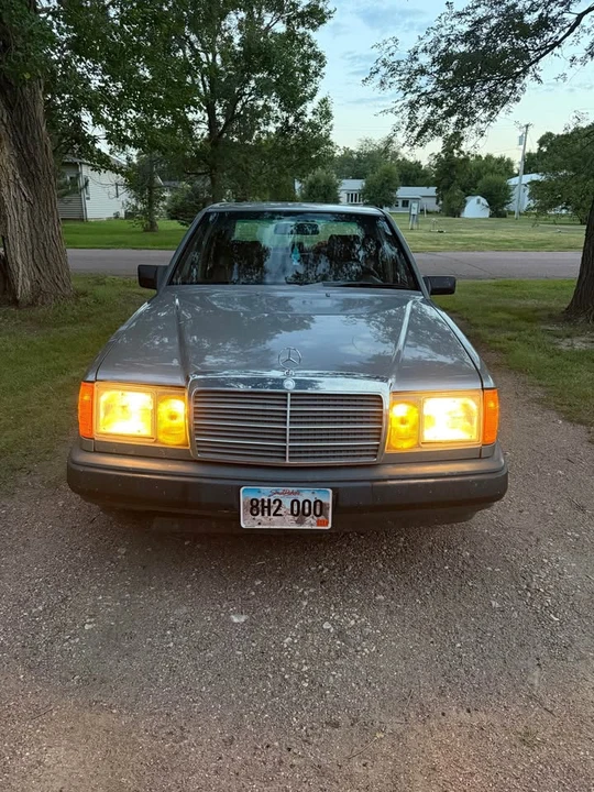 1988 Mercedes-Benz W124 E-Class - Image 11 of 15