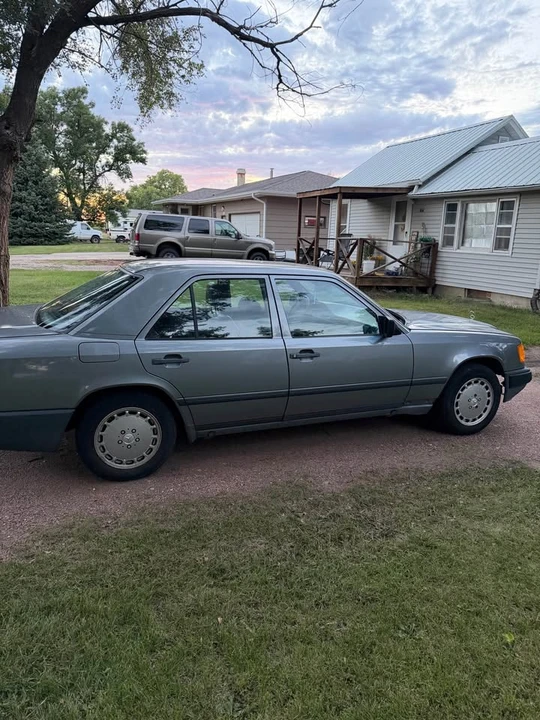 1988 Mercedes-Benz W124 E-Class - Image 8 of 15