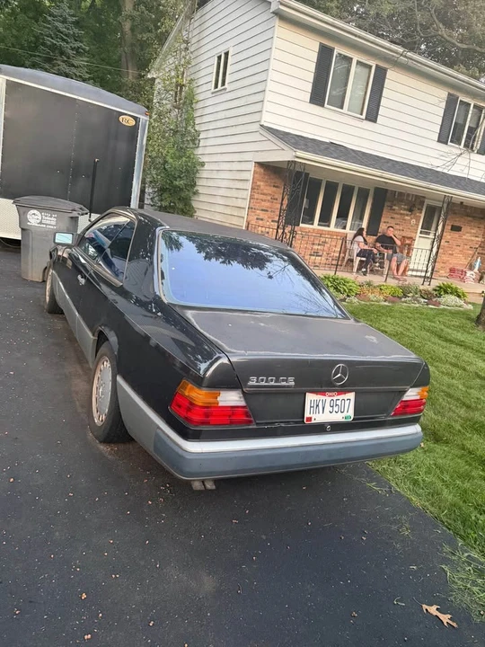 1988 Mercedes-Benz W124 E-Class - Image 2 of 8
