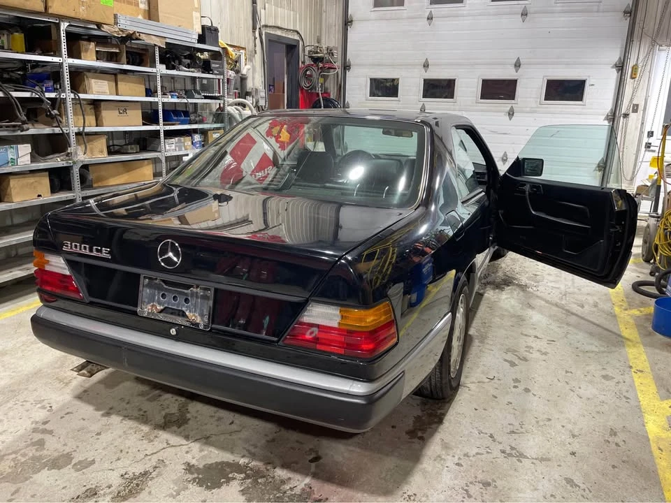 1988 Mercedes-Benz W124 E-Class - Image 9 of 12