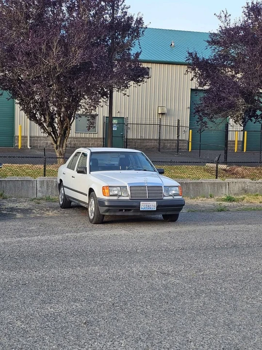 1988 Mercedes-Benz W124 E-Class - Image 3 of 8