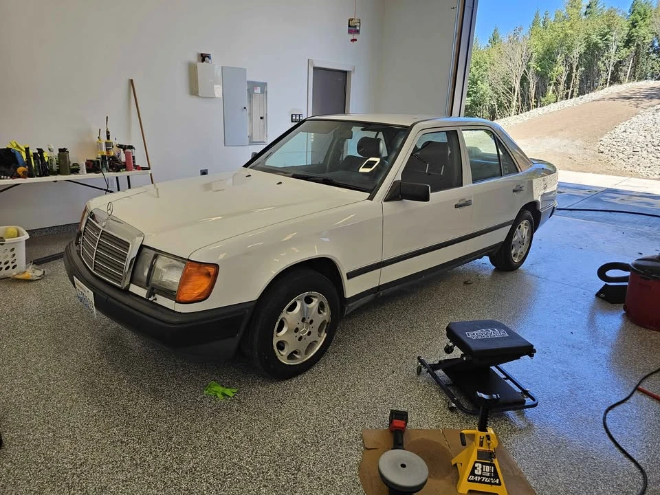 1988 Mercedes-Benz W124 E-Class - Image 2 of 8