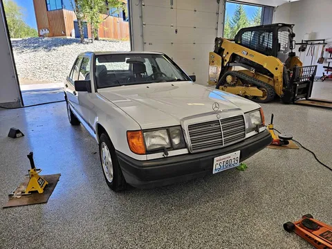 1988 Mercedes-Benz 300E 2.6 Sedan 4D