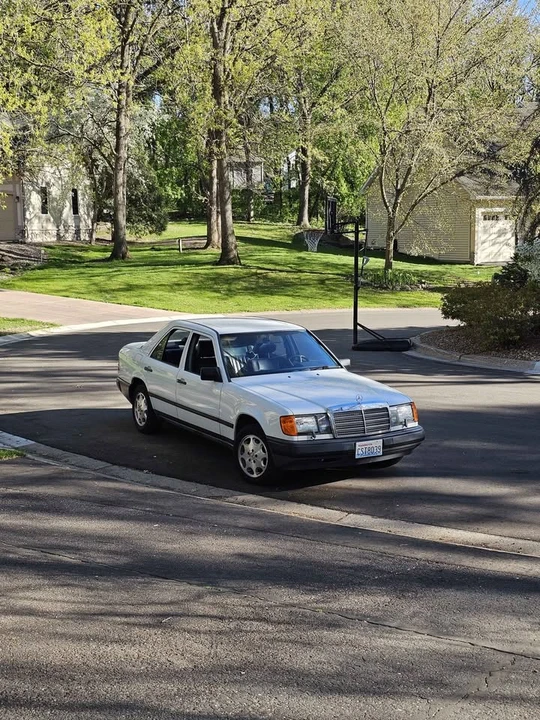 1988 Mercedes-Benz W124 E-Class - Image 4 of 8