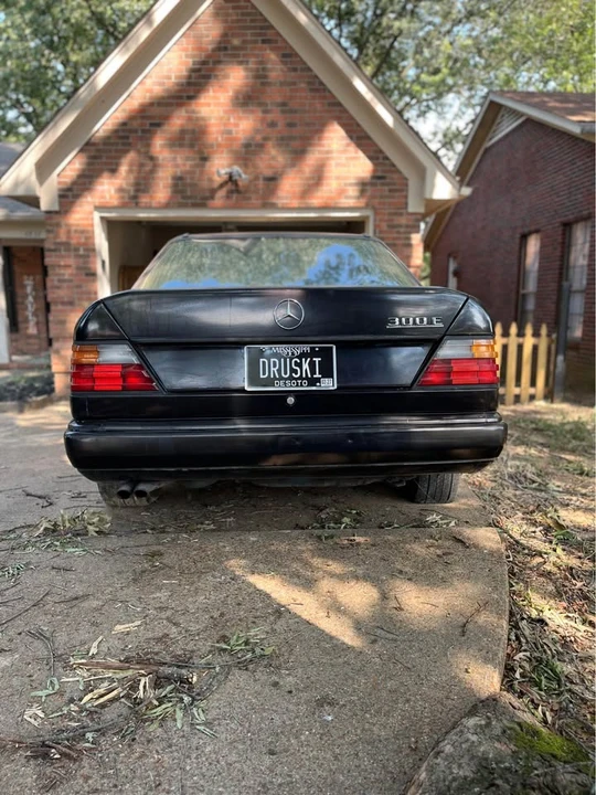 1988 Mercedes-Benz W124 E-Class - Image 2 of 12