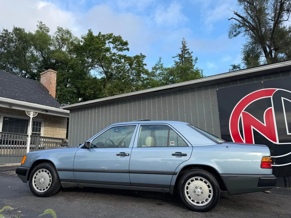 1988 Mercedes-Benz W124 E-Class - Image 2 of 20
