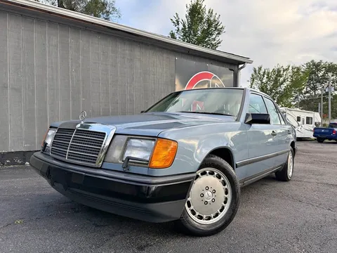 1988 Mercedes-Benz 300 E 3.0 Sedan 4D