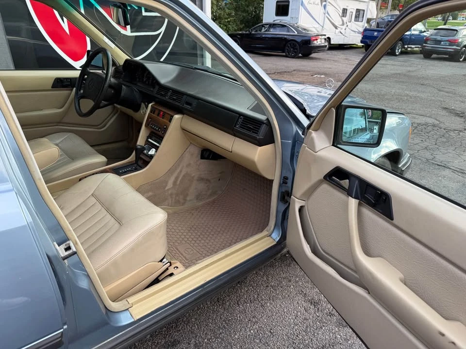 1988 Mercedes-Benz W124 E-Class - Image 9 of 20