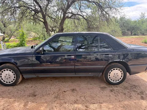 1988 Mercedes-Benz 300 E 3.0 Sedan 4D