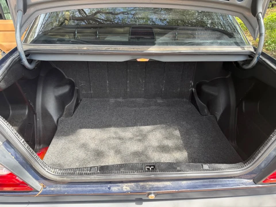 1988 Mercedes-Benz W124 E-Class - Image 10 of 11