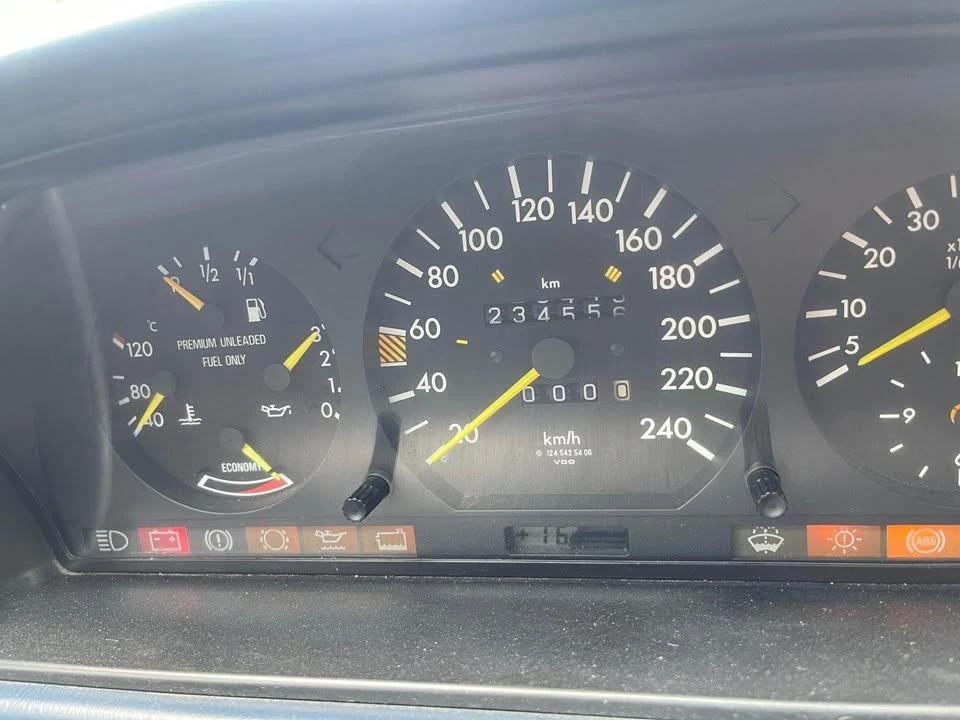 1988 Mercedes-Benz W124 E-Class - Image 11 of 20