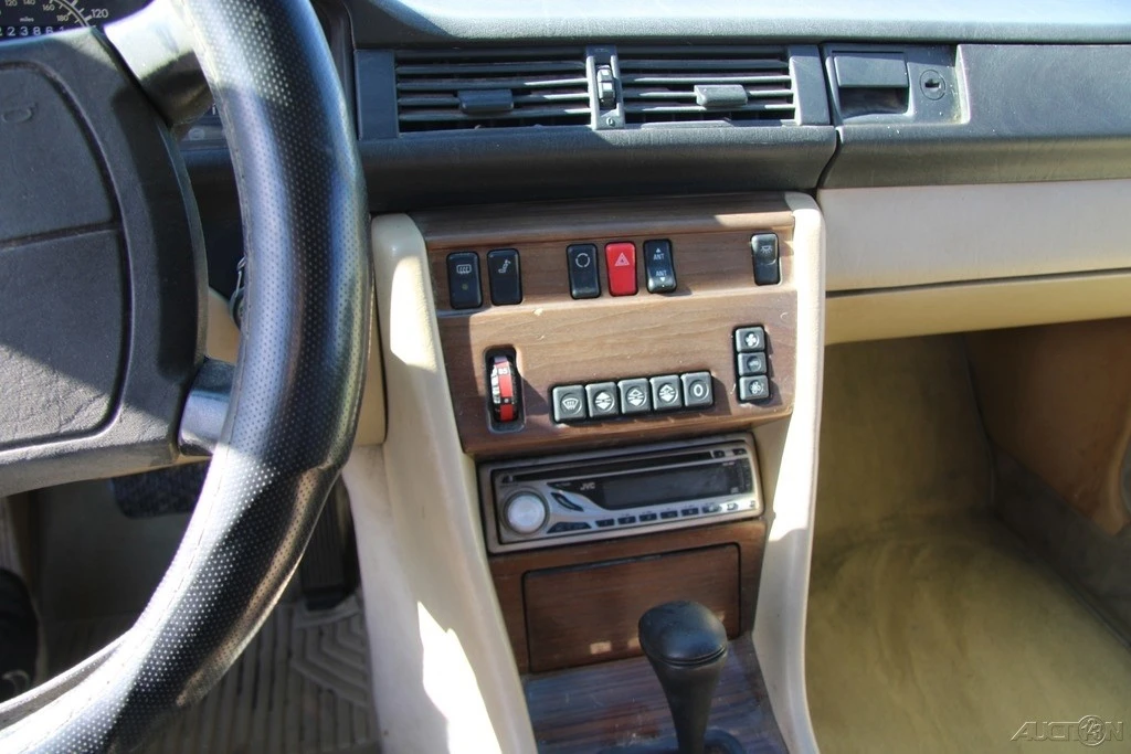1988 Mercedes-Benz W124 E-Class - Image 17 of 21