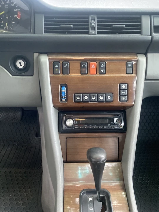 1988 Mercedes-Benz W124 E-Class - Image 13 of 25