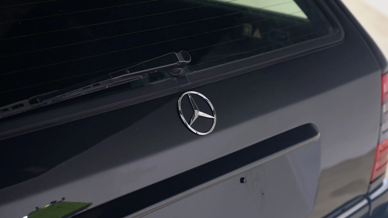 1988 Mercedes-Benz W124 E-Class - Image 30 of 31