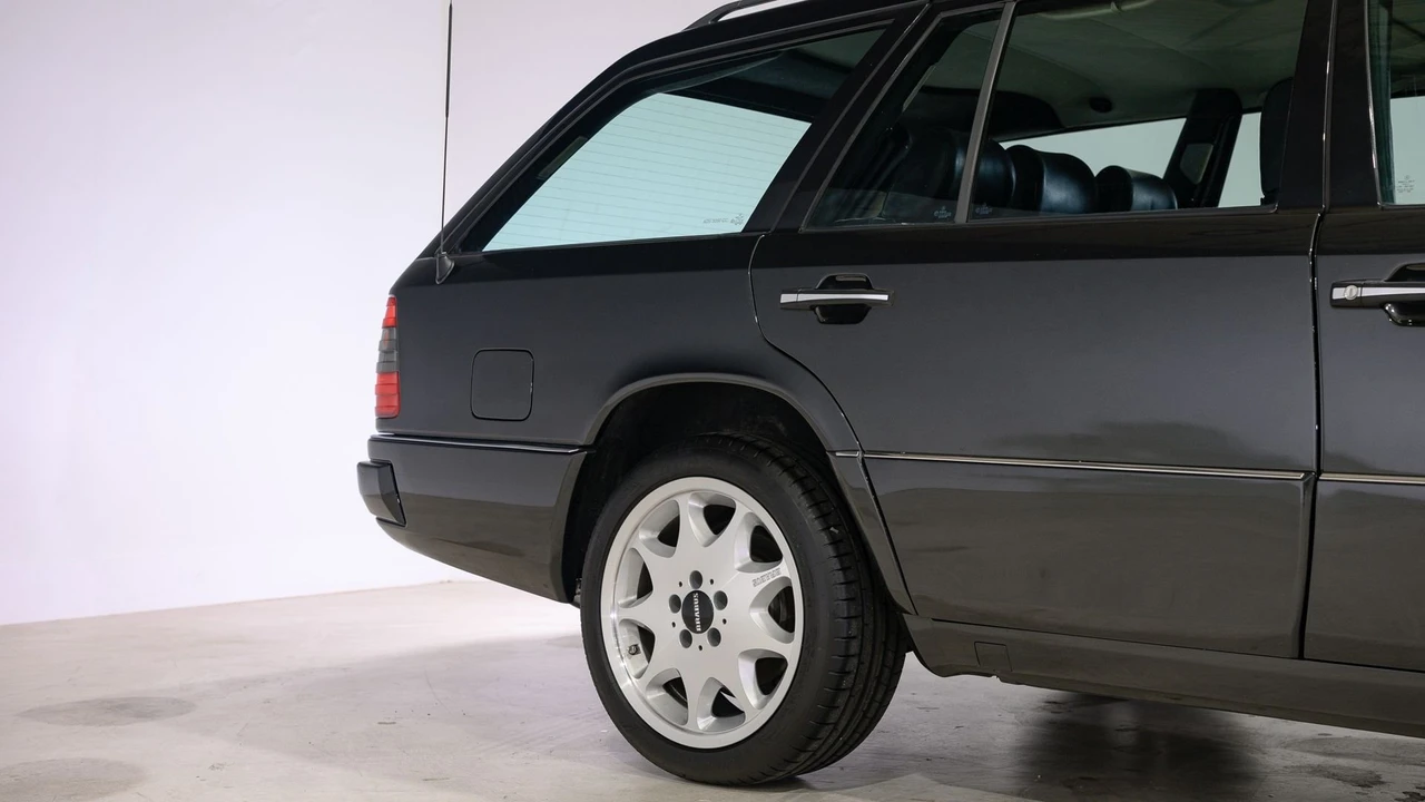 1988 Mercedes-Benz W124 E-Class - Image 15 of 31
