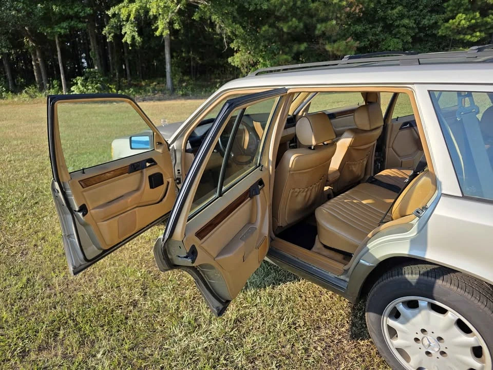 1988 Mercedes-Benz W124 E-Class - Image 11 of 20