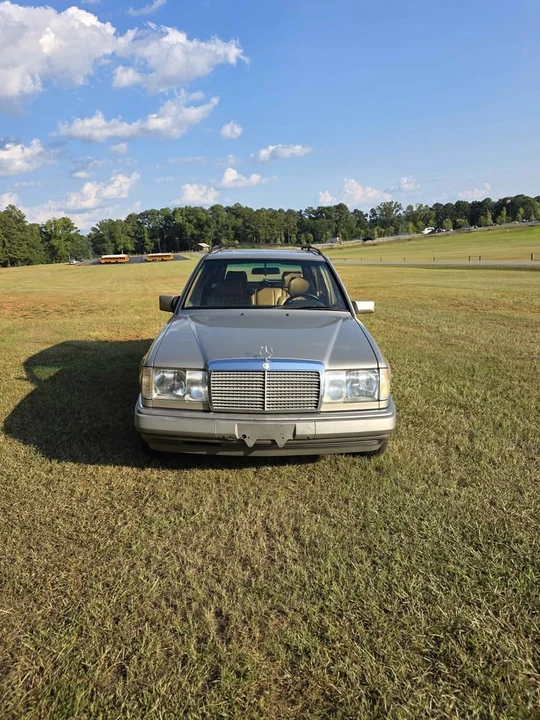1988 Mercedes-Benz W124 E-Class - Image 2 of 20