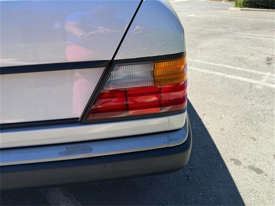 1988 Mercedes-Benz 190E - Image 12 of 31