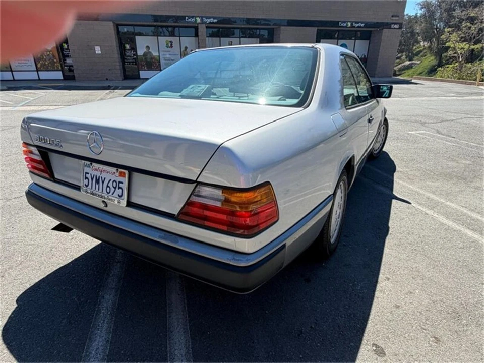 1988 Mercedes-Benz 190E - Image 8 of 31