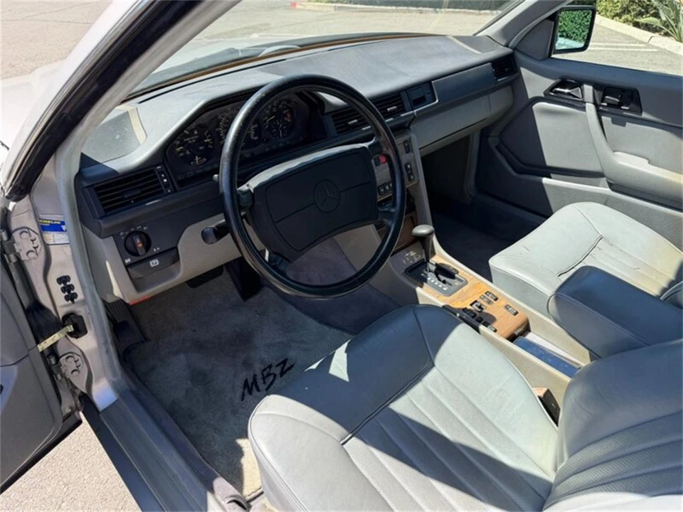 1988 Mercedes-Benz 190E - Image 20 of 31
