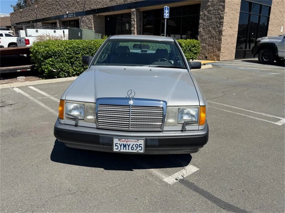 1988 Mercedes-Benz 190E - Image 3 of 31
