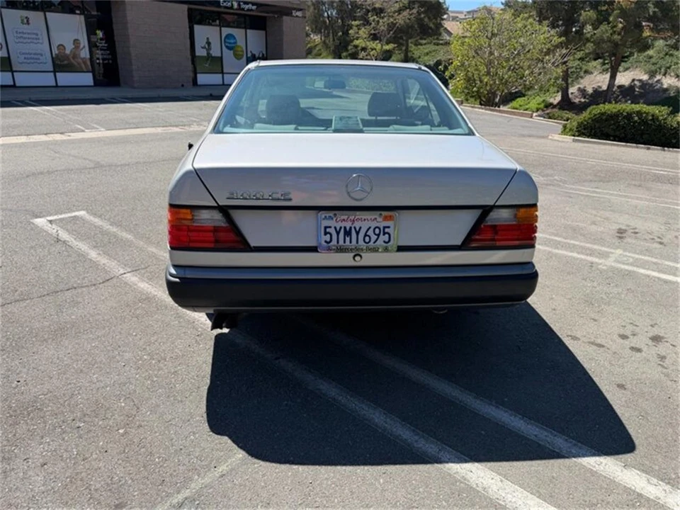 1988 Mercedes-Benz 190E - Image 9 of 31