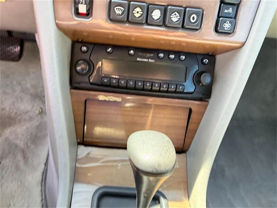 1988 Mercedes-Benz 190E - Image 28 of 31
