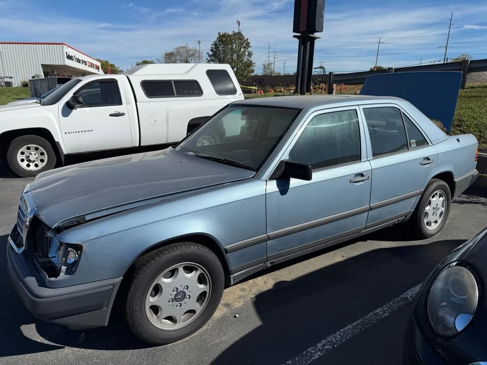 1988 Mercedes-Benz W124 E-Class - Image 2 of 12