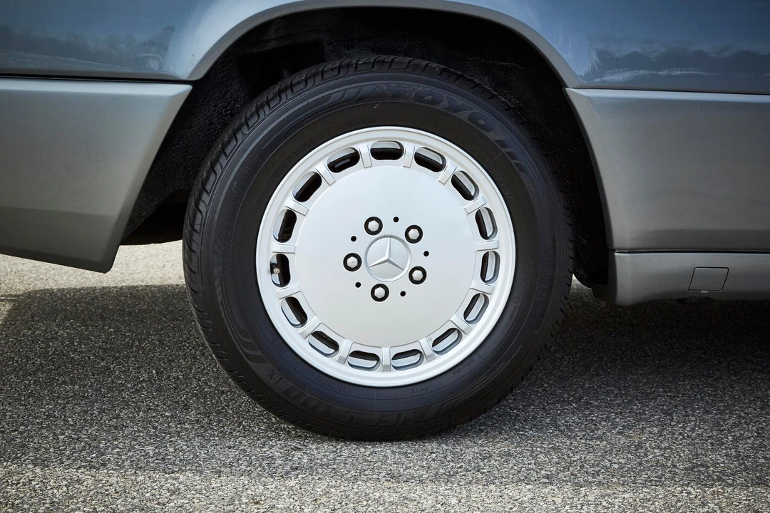 1988 Mercedes-Benz W124 E-Class - Image 26 of 31