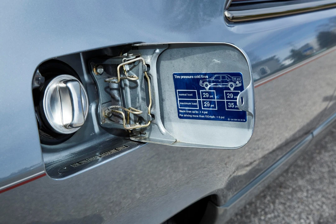 1988 Mercedes-Benz W124 E-Class - Image 27 of 31