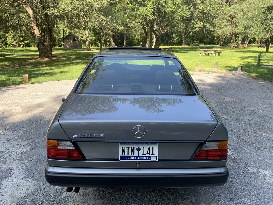 1988 Mercedes-Benz W124 E-Class - Image 13 of 31