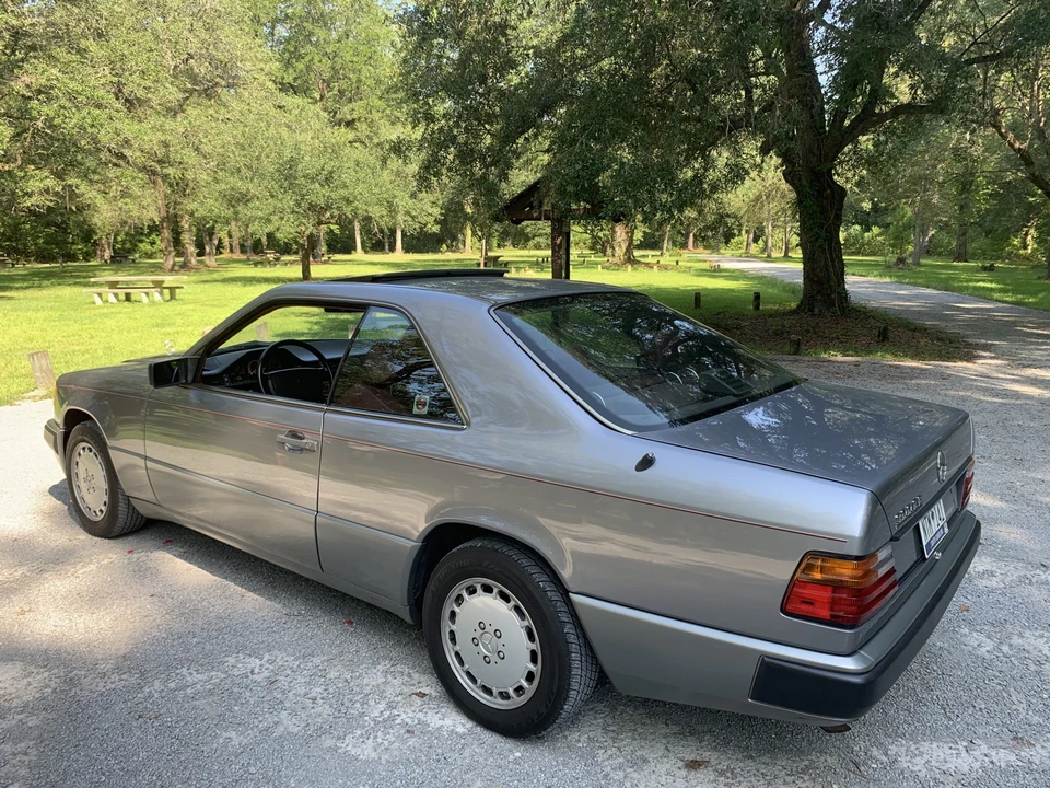 1988 Mercedes-Benz W124 E-Class - Image 11 of 31