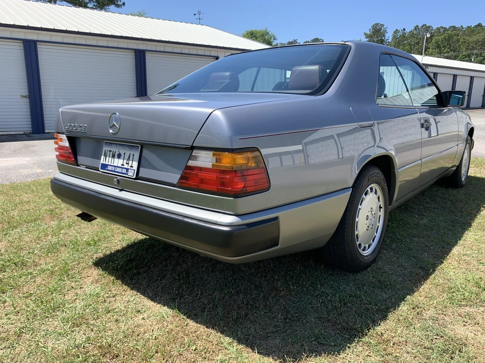 1988 Mercedes-Benz W124 E-Class - Image 2 of 31
