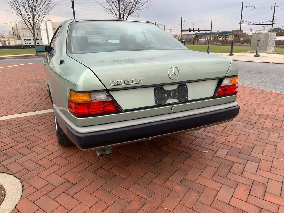 1988 Mercedes-Benz W124 E-Class - Image 14 of 31
